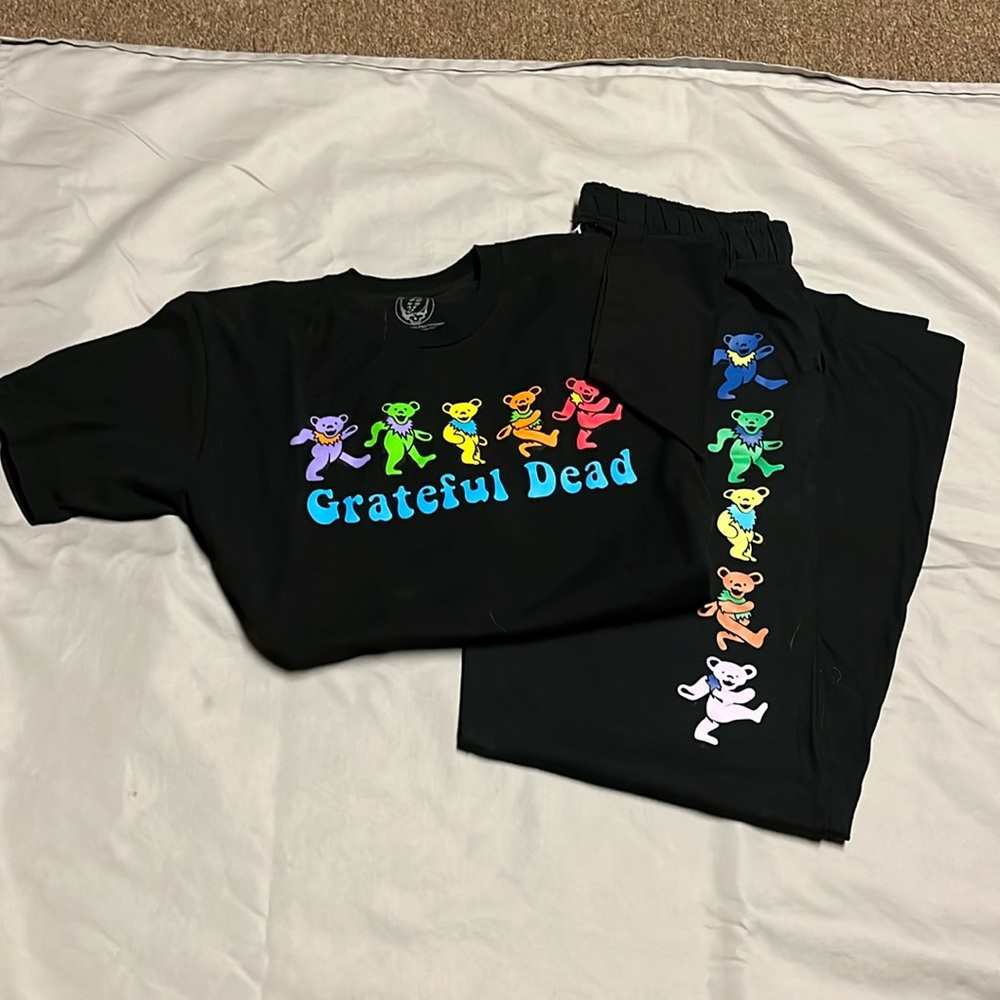 Medium Grateful Dead outfit. Perfect condition. Pet friendly I think Unisex
